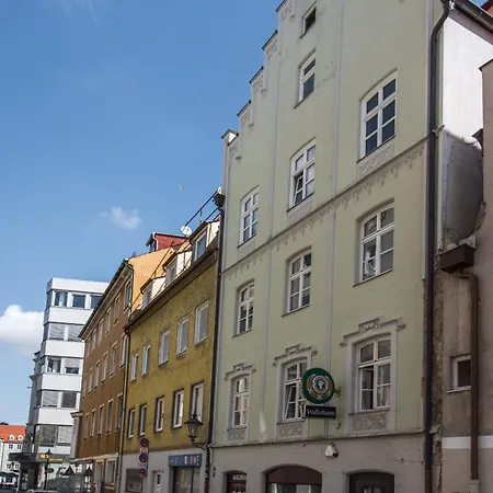 Direkt Am Koenigsplatz - Barrierefrei Fuer 6 Personen Mit Kickertisch Und Beamer Apartman Augsburg